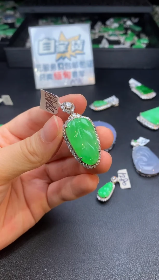 翡翠银S925镶嵌颈饰翡翠