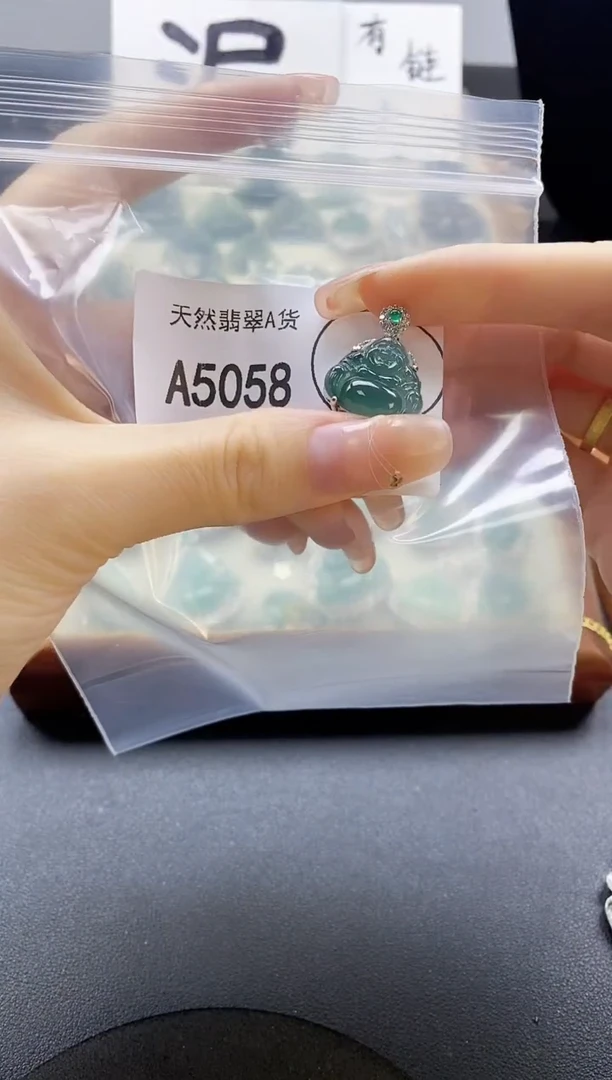 翡翠未镶嵌吊坠(赠链)天然翡翠A货