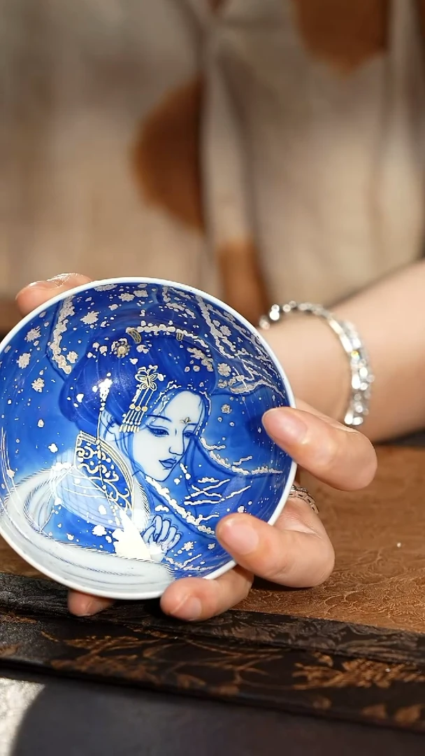 见珊专属良朋专属描金天青内绘雪女普洱杯