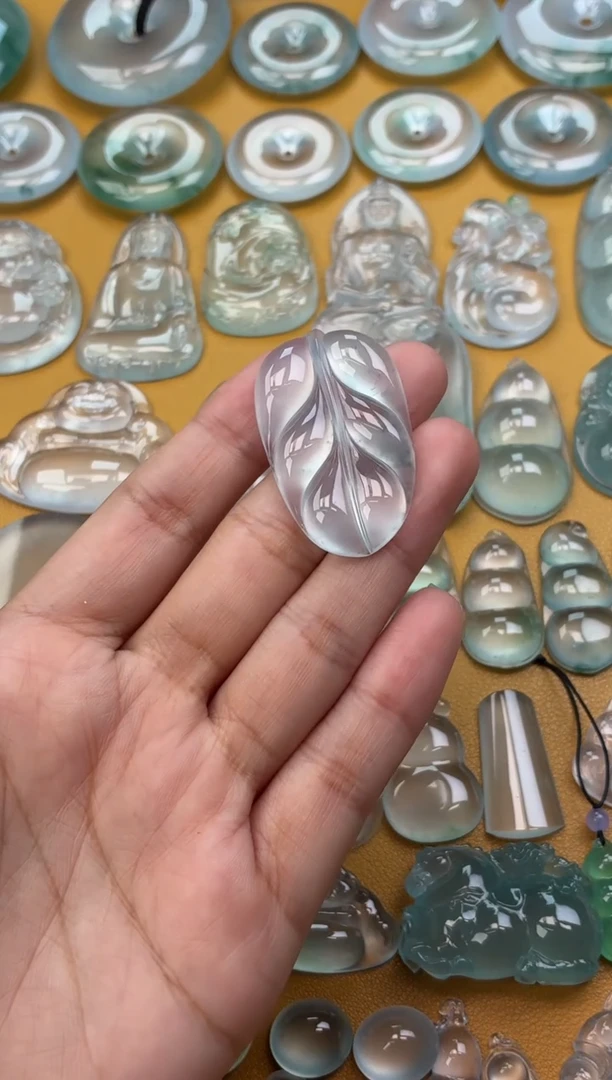 吊坠(不含链)未镶嵌翡翠48 叶子 39.1/24/5.3