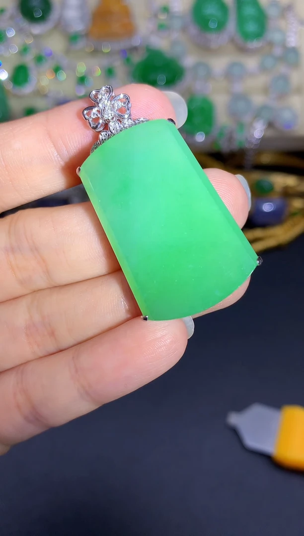 颈饰18K金镶嵌翡翠436-中国好珍宝