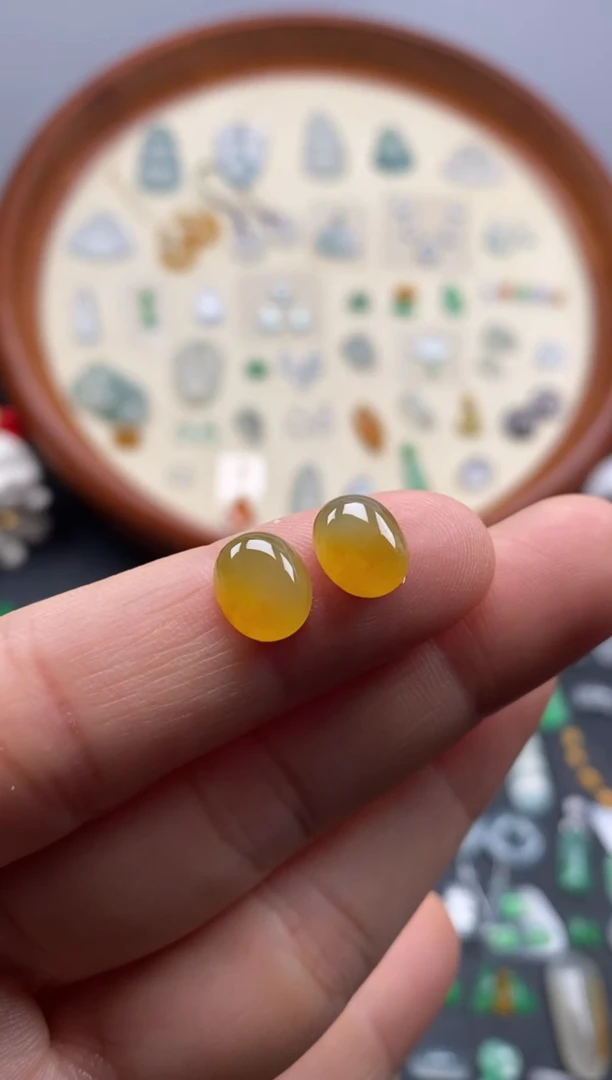 颈饰未镶嵌翡翠高冰黄翡蛋面1对/芬