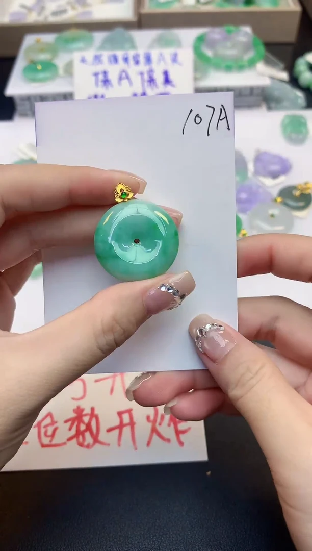 颈饰18K金镶嵌翡翠天然缅甸a货翡翠