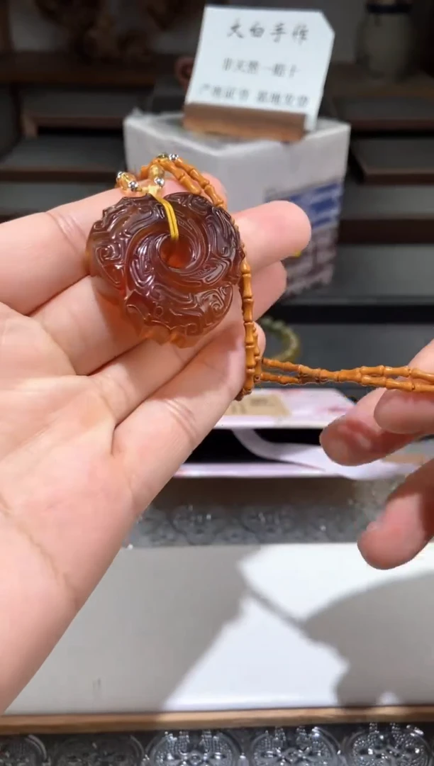 琥珀颈饰未镶嵌璇玑