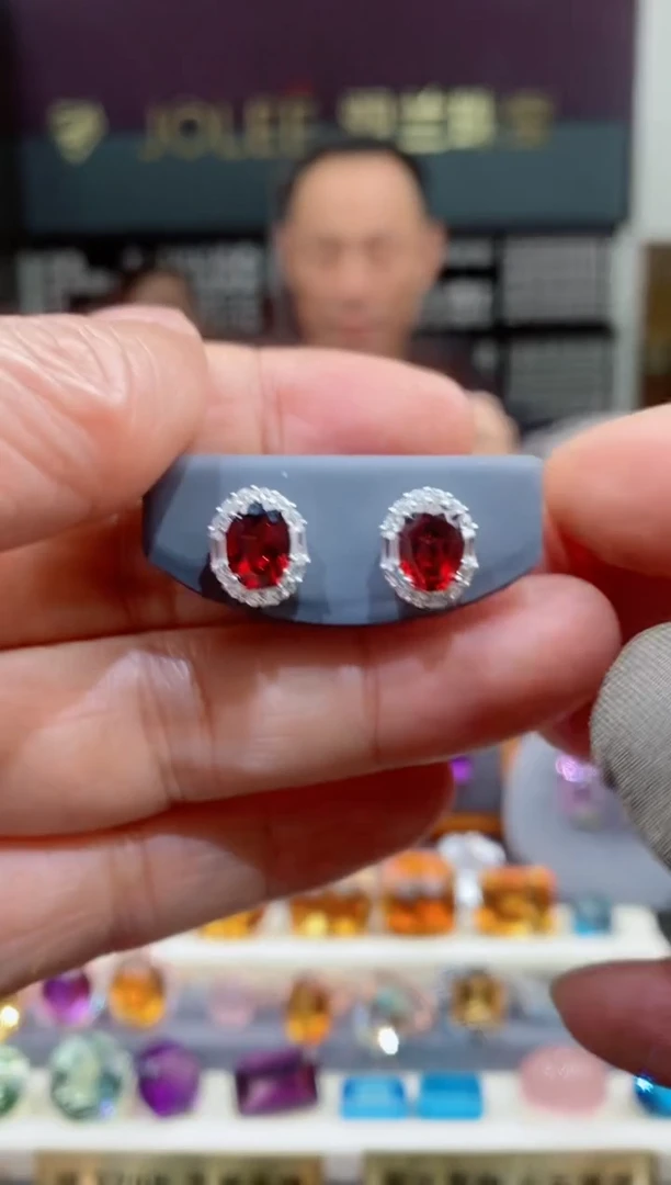 【闪购商品】石榴石耳钉银S925镶嵌石榴石耳钉