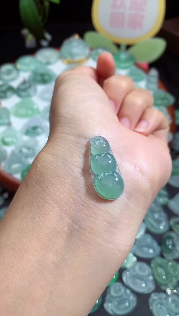 颈饰未镶嵌翡翠福豆