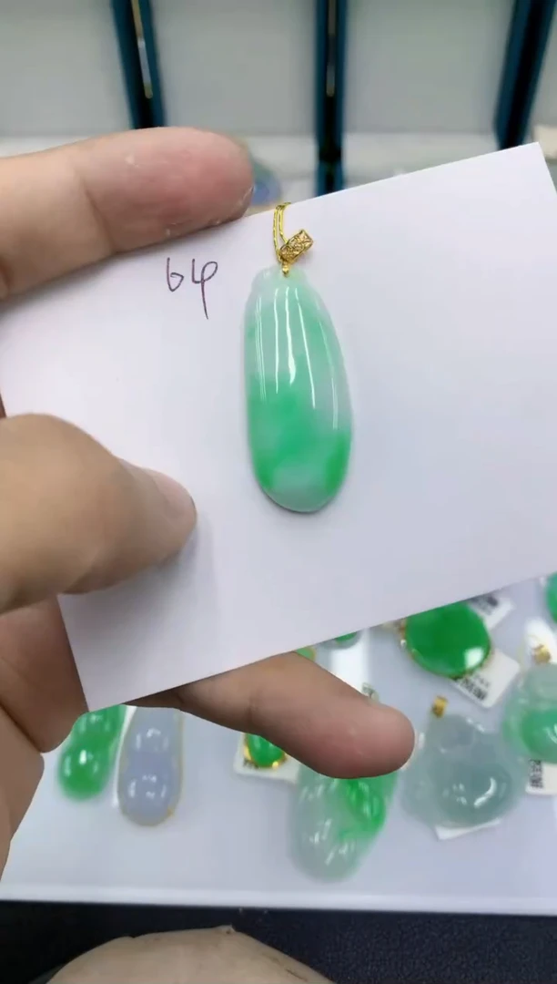 颈饰18K金镶嵌翡翠1111111111