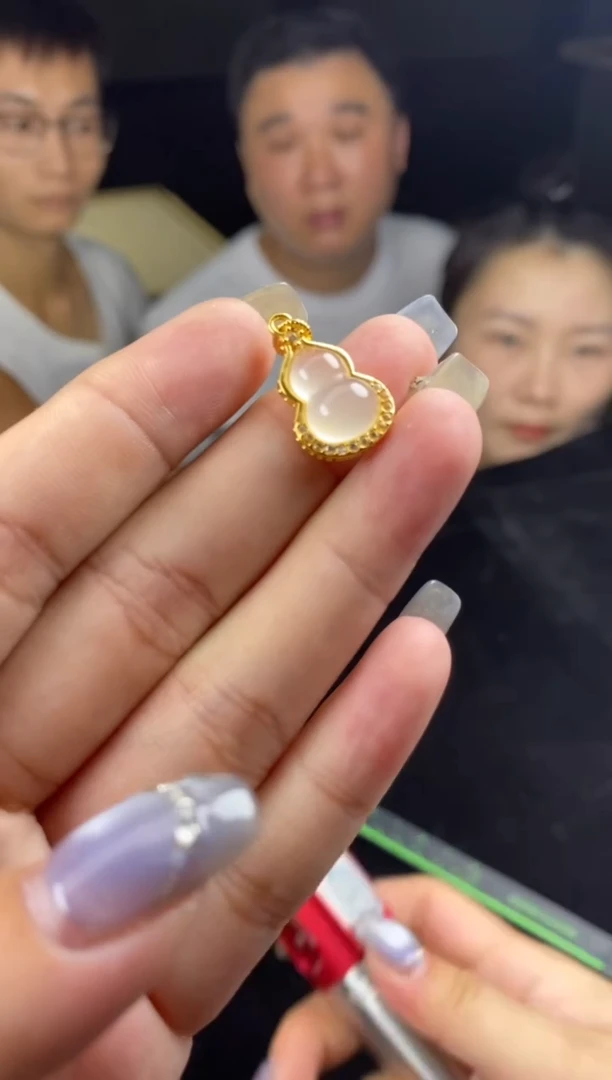 玛瑙/玉髓吊坠(不含链)18K金镶嵌多样性-吊坠-D9368
