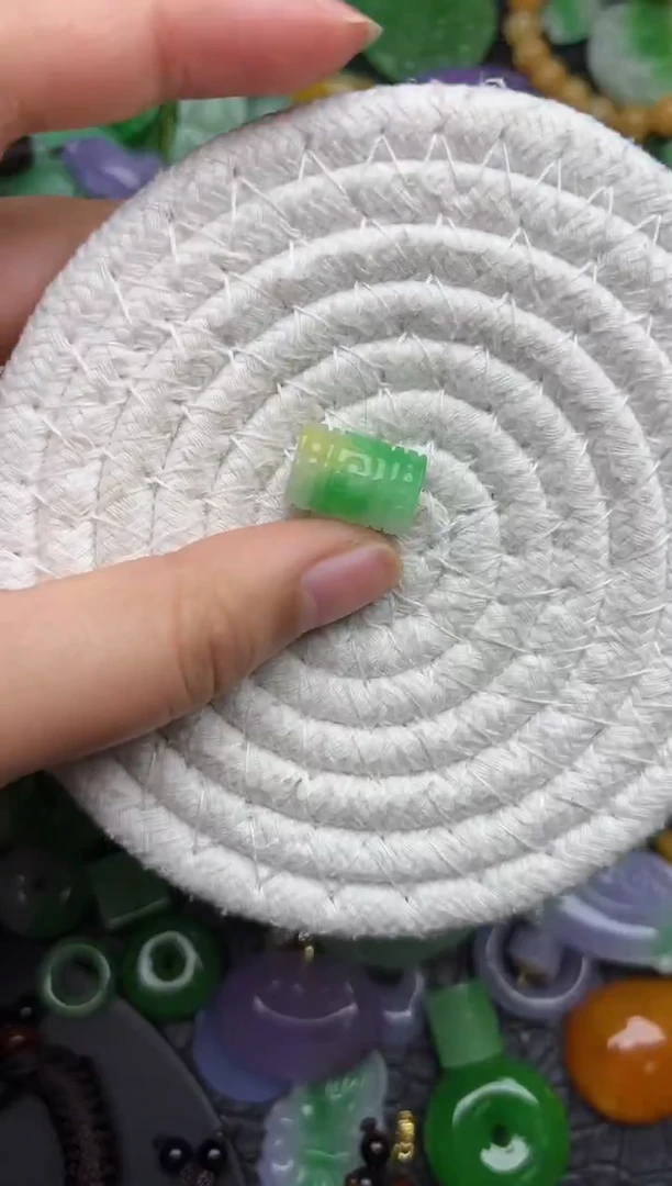 颈饰未镶嵌翡翠缅甸翡翠吊坠