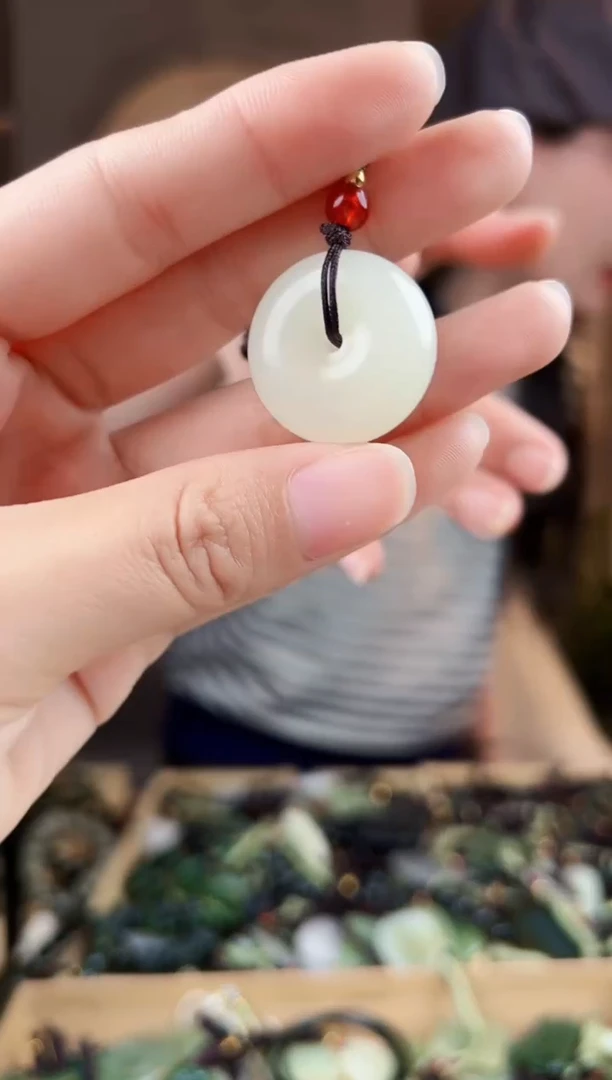 颈饰未镶嵌和田玉拍一发一，多样性发货