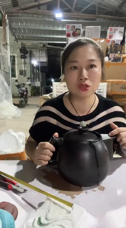 7113瑕疵不圆黑色养生壶