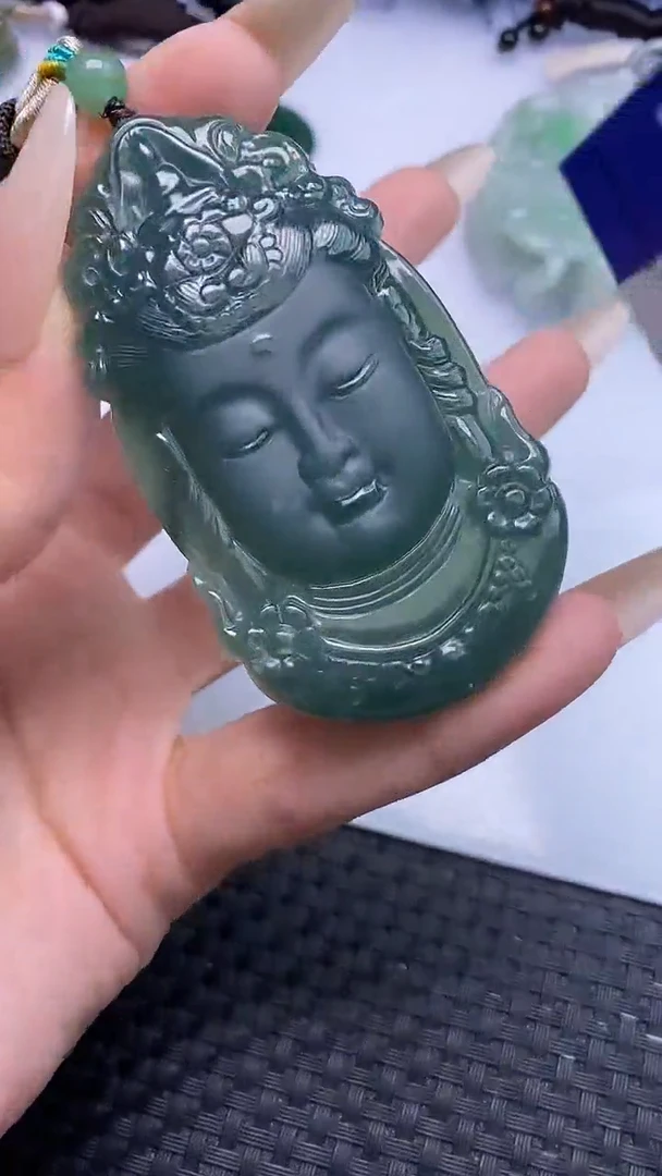 颈饰未镶嵌翡翠