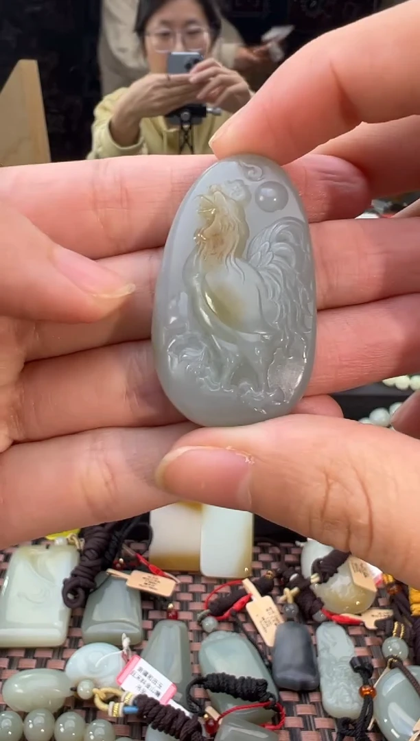 吊坠(赠链)未镶嵌和田玉且末料且末蓝吊坠