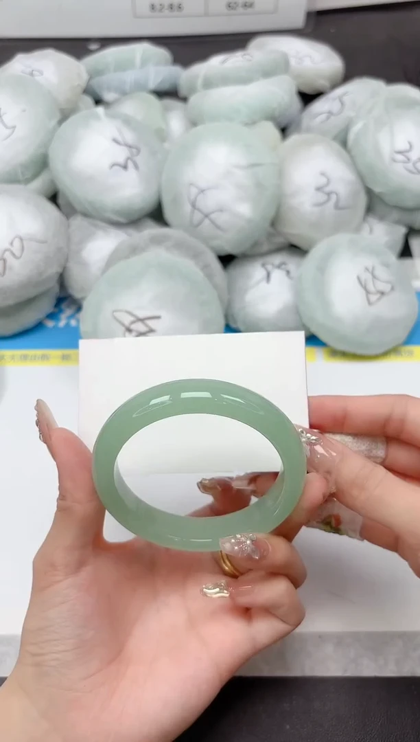 未镶嵌手镯石英质玉106-58.5