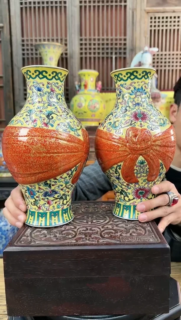 【闪购商品】摆件陶瓷 摆件 珐琅彩缠枝莲 包袱瓶一对