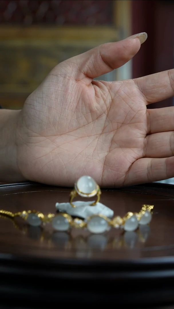 18K金镶嵌和田玉挂件一***谛1