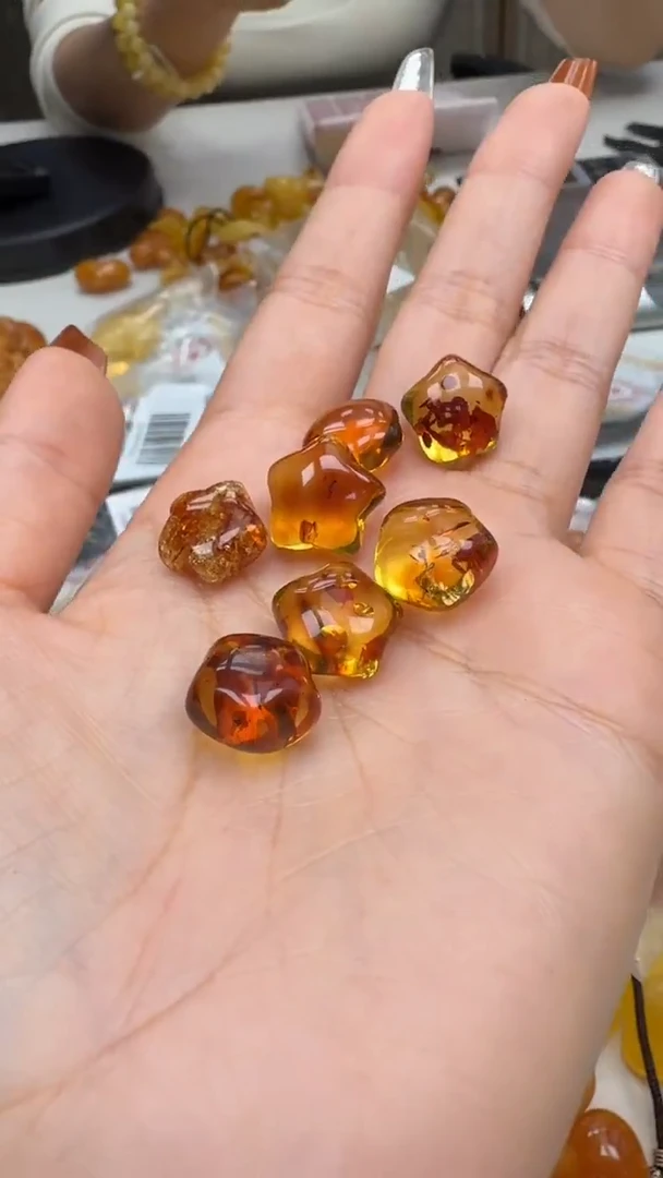裸石琥珀未镶嵌如图