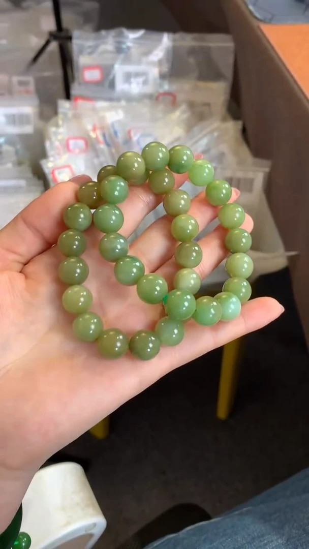 未镶嵌和田玉挂件且末黑羊洞（黄调）多样性拍一发一