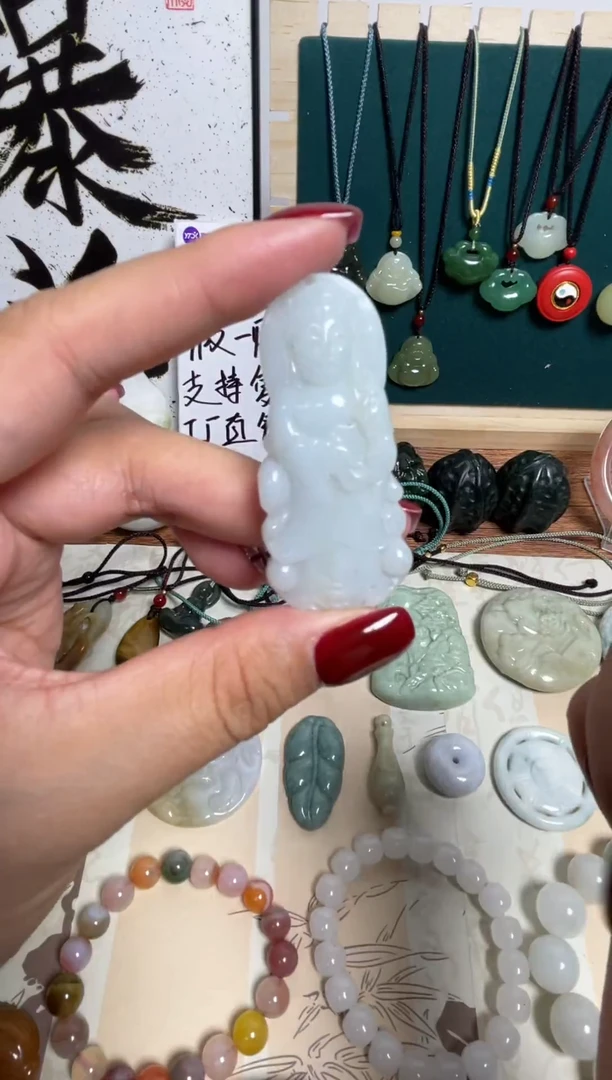 吊坠(赠链)未镶嵌翡翠观音吊坠