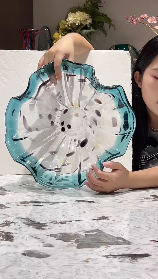 蓝色荷叶琉璃小果盘