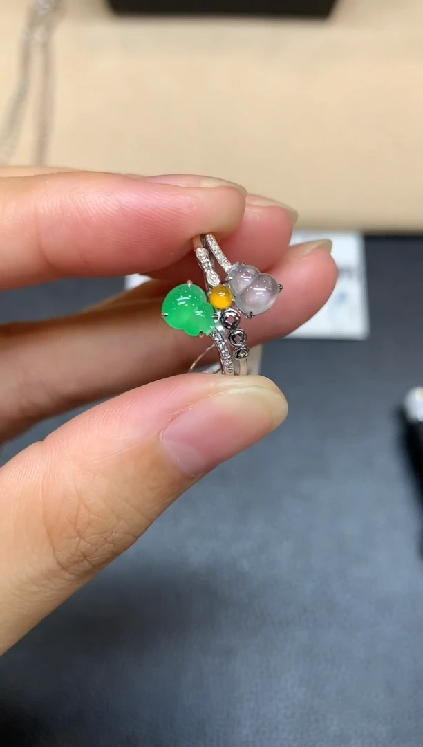 18K金镶嵌戒指翡翠葫芦【无服务费