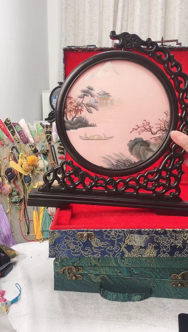 扇子苏绣作品手工摆台
