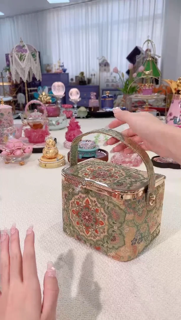 非遗西阵织 如图所示