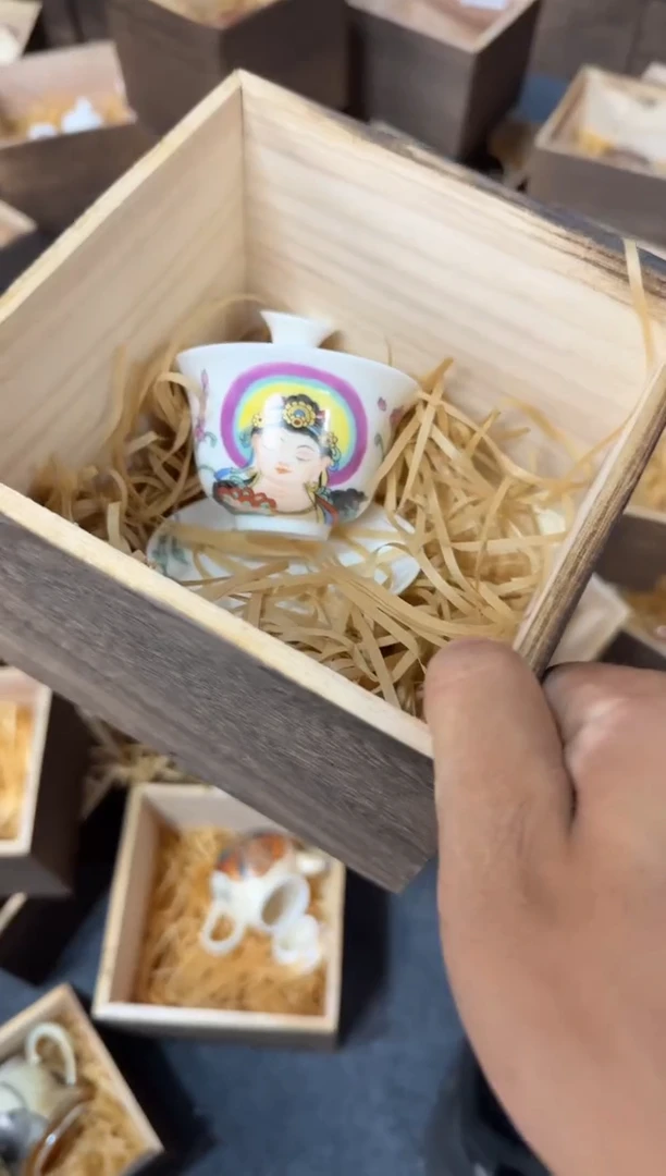 以笔为心，以瓷为纸。