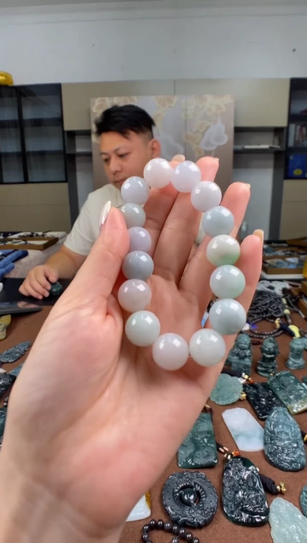 颈饰未镶嵌翡翠 多样性发其一