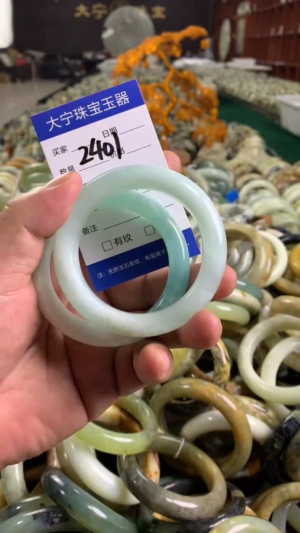 未镶嵌蛇纹石玉手镯m**闪2401
