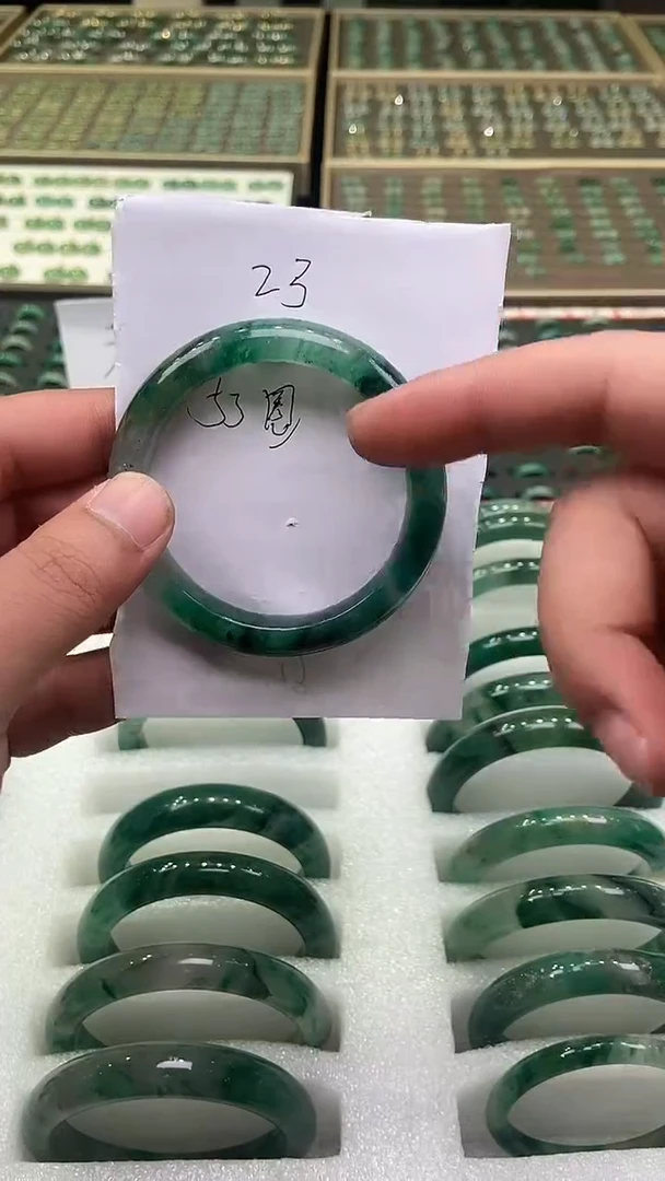 未镶嵌手镯石英质玉（非洲翠）手镯53