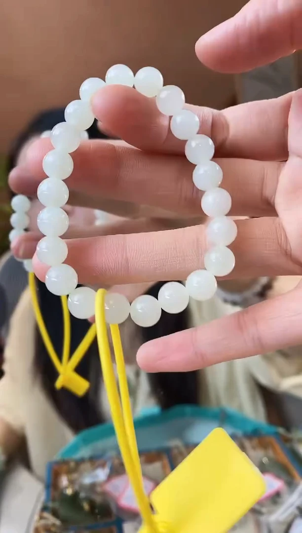 颈饰未镶嵌和田玉8mm浅晴水手串
