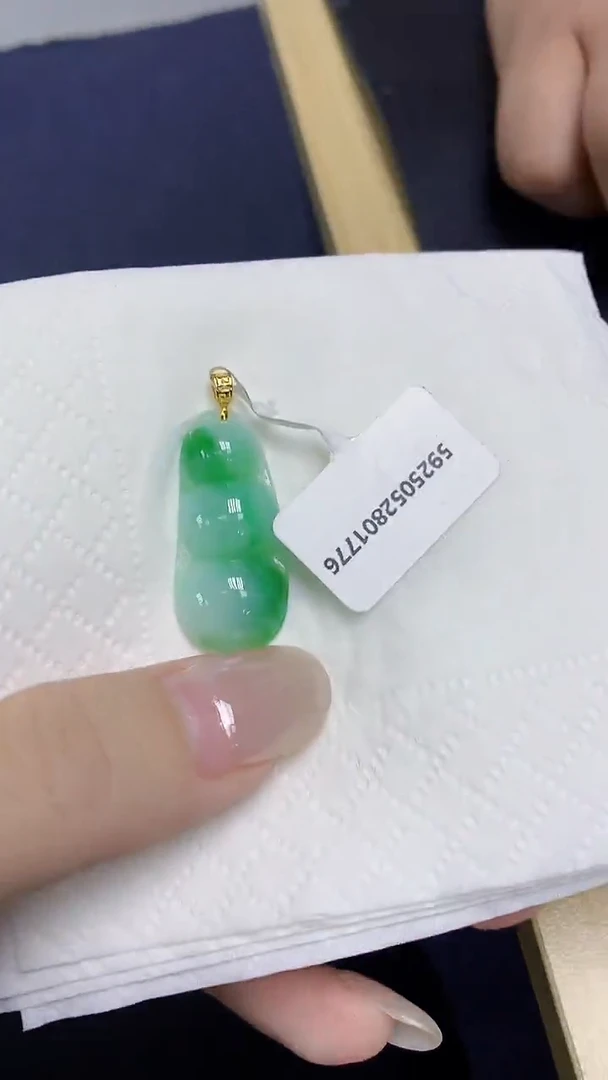 翡翠18K金镶嵌颈饰天然缅甸翡翠A货