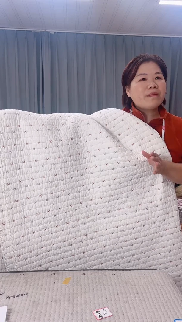 棉1.5*2.2白色xx绣纯棉床盖