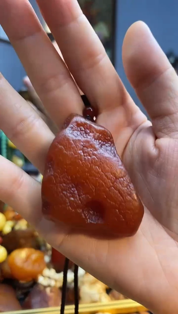 未镶嵌颈饰琥珀吊坠