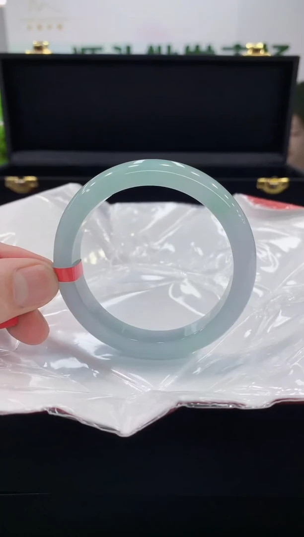 翡翠手镯未镶嵌手镯