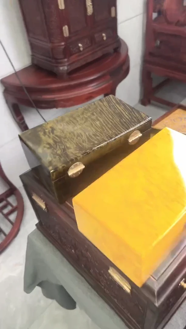 乌木类端景台珍****。金丝楠绿料首饰盒