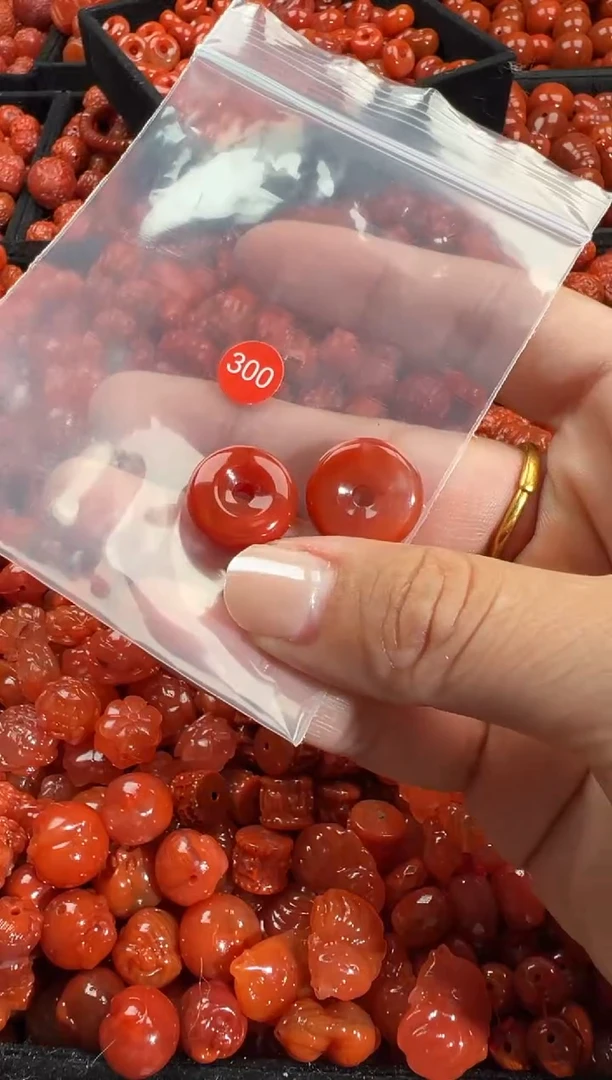 颈饰未镶嵌南红玛瑙1