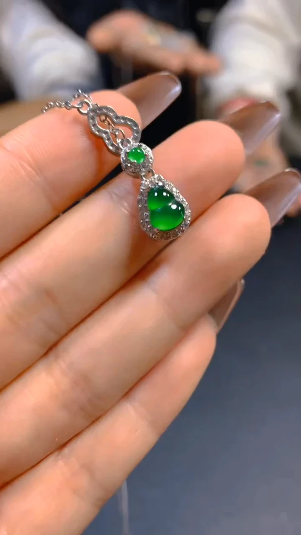 【闪购商品】翡翠吊坠(赠链)未镶嵌0766630106多样性发一