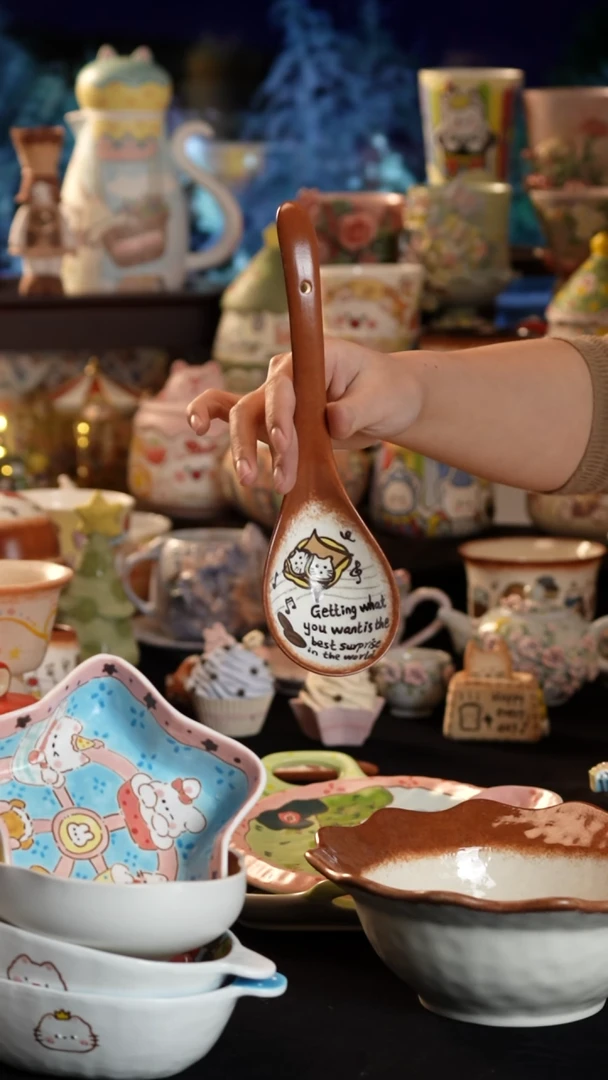 摆件陶请****注景德镇釉下彩手绘设计师款陶瓷