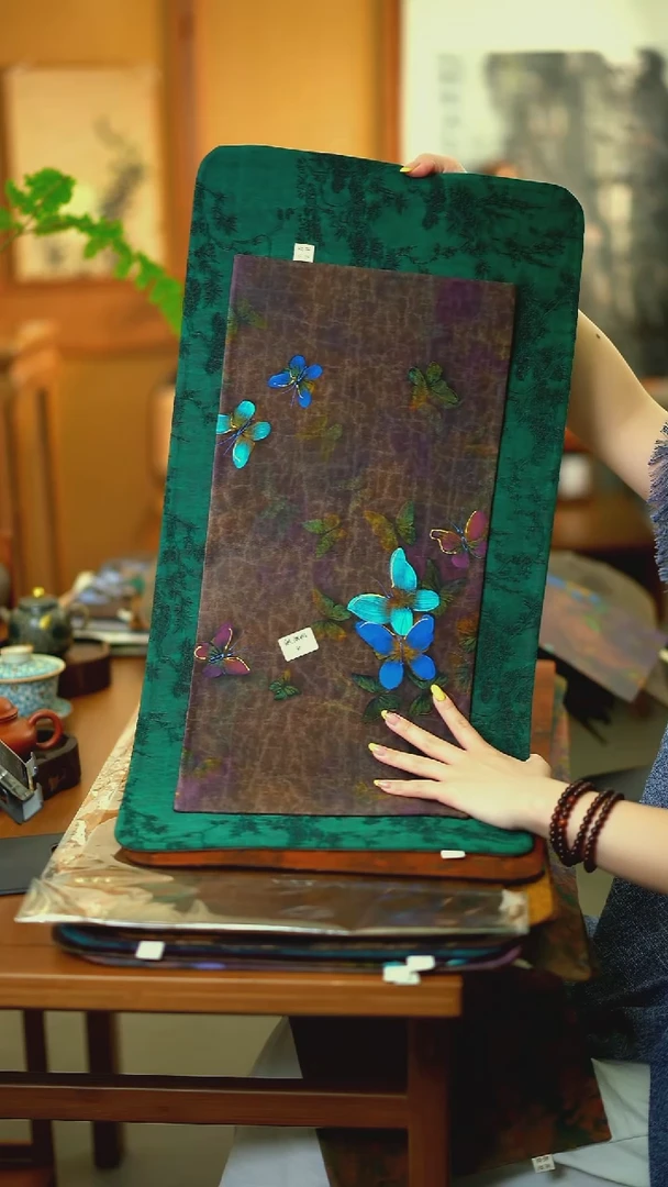 大冰咖绿加微瑕蝴蝶（不退不换）