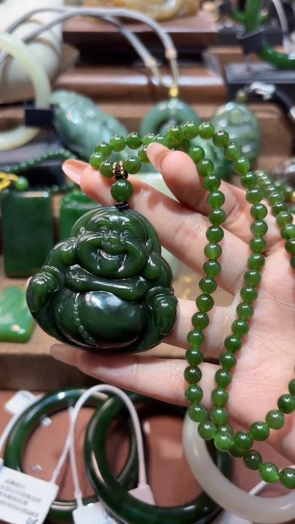 颈饰未镶嵌和田玉（碧玉）1