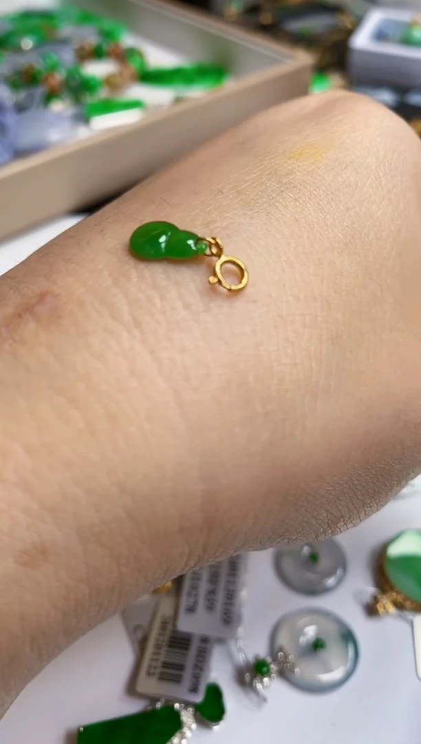 【闪购商品】翡翠颈饰18K金镶嵌葫芦