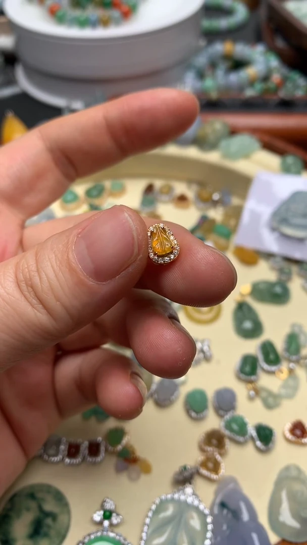 【闪购商品】翡翠颈饰银S925镶嵌翡翠镶嵌叶子