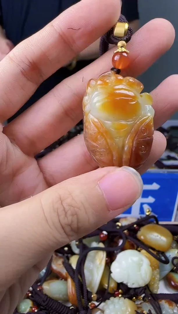 和田玉未镶嵌颈饰1