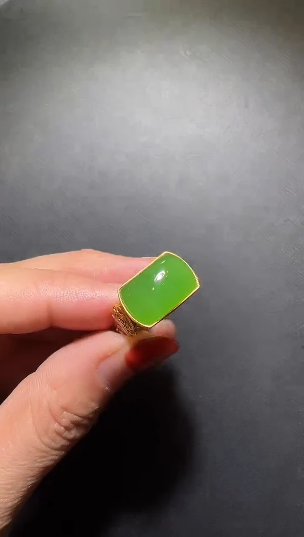 18K金镶嵌戒指和田玉和田马鞍戒指