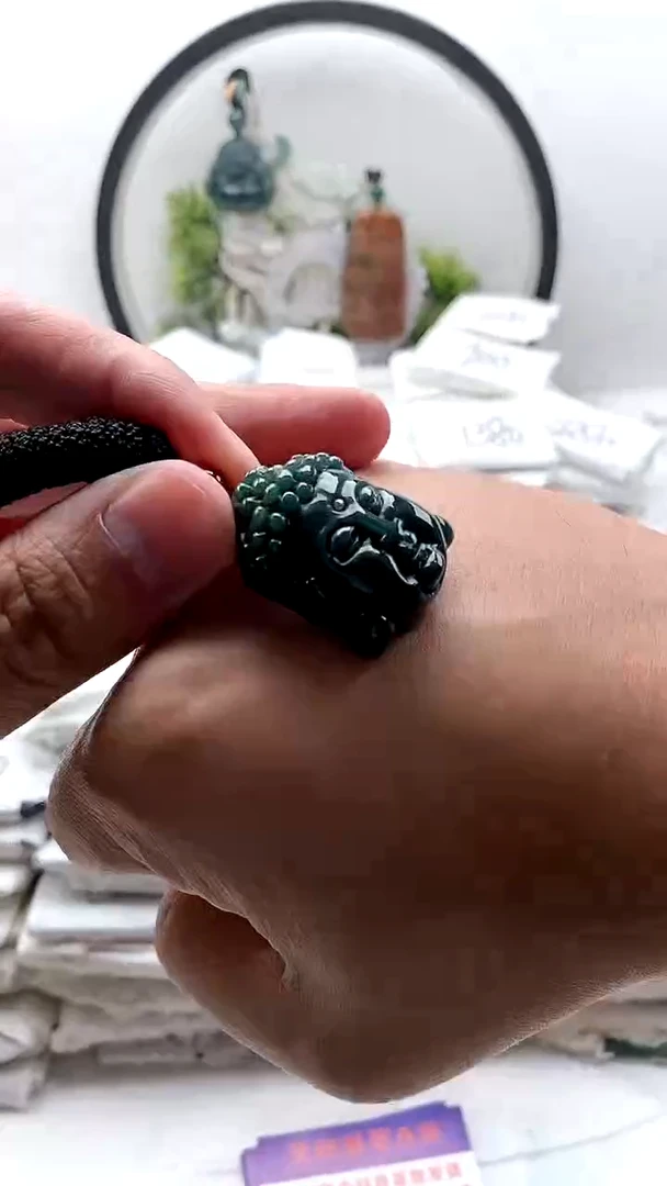 颈饰未镶嵌翡翠佛头