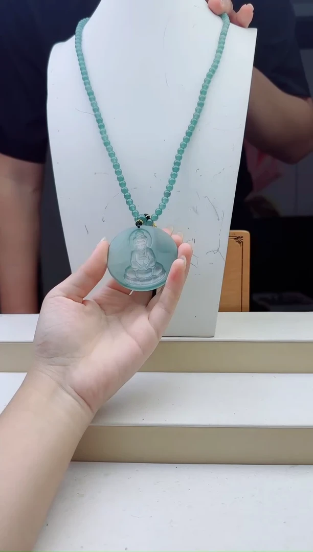 颈饰未镶嵌翡翠多样性发其中一