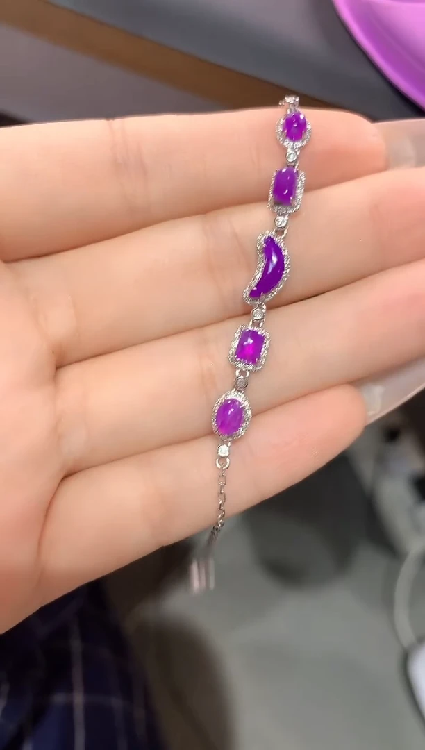18K金镶嵌苏纪石（舒俱来）.手链