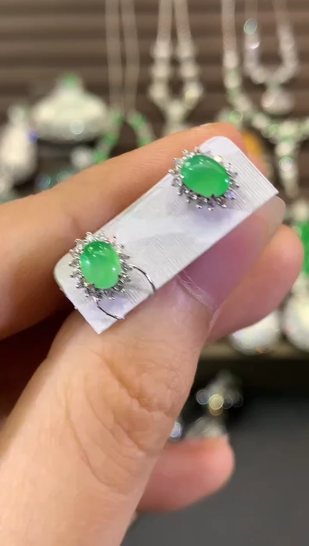 18K金镶嵌翡翠耳饰B79